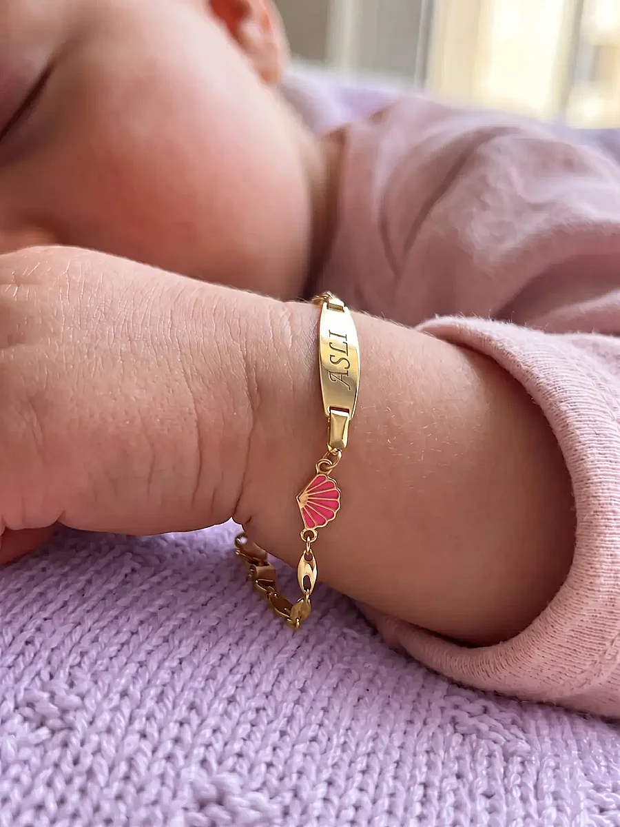 14 Ayar Midye Kabuğu Figürlü Altın Bebek Künyesi
