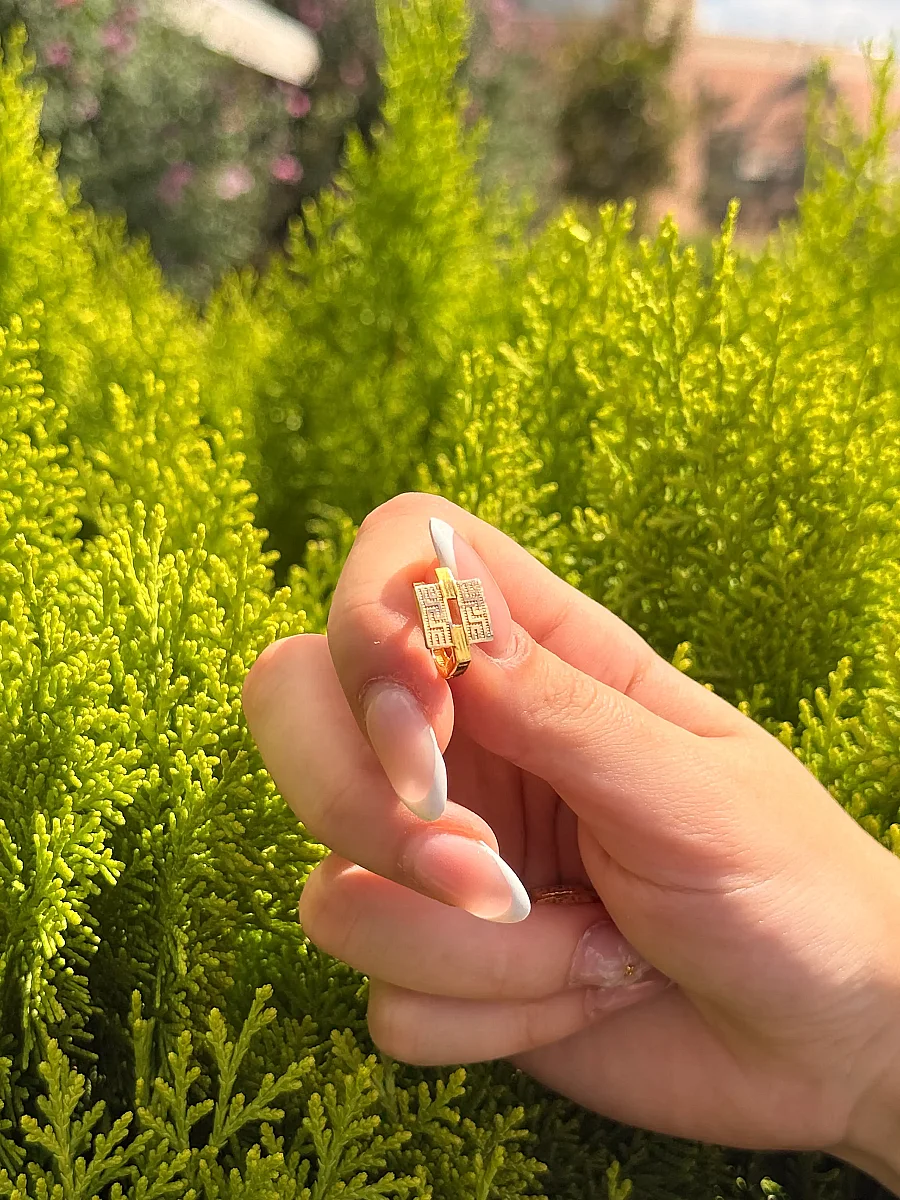 8 Ayar Altın Kare Çizgi Desen Küpe
